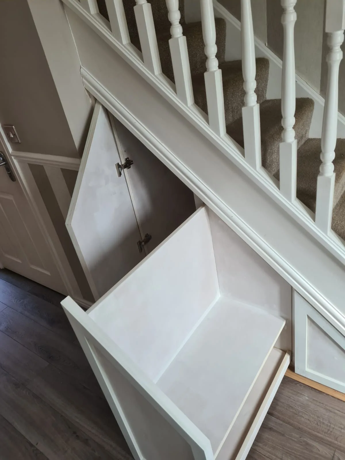 Alcove storage unit